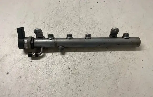 Mercedes-Benz ML W164 Fuel main line pipe A6420700495 A6110780449