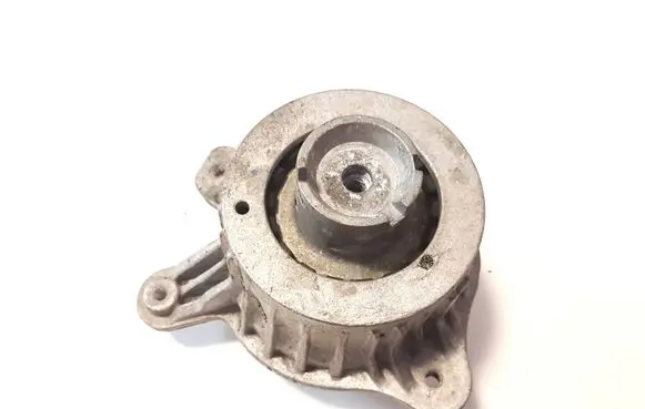 Mercedes-Benz C W205 Engine mount bracket A2052400200