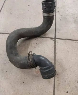 Coolant pipe/hose