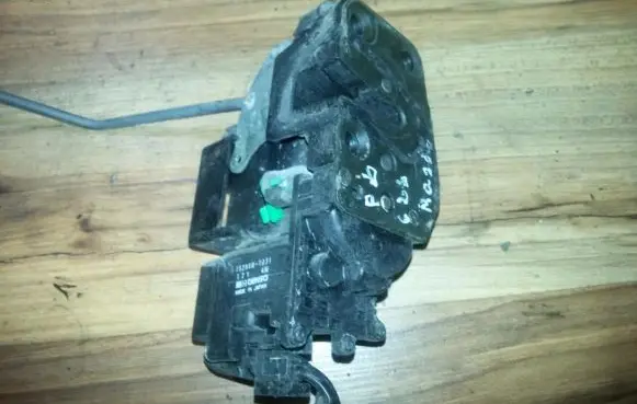 Mazda 626 Front door lock 1528007031