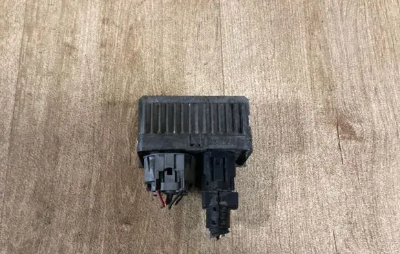 Opel Insignia A Glow plug pre-heat relay 55572812