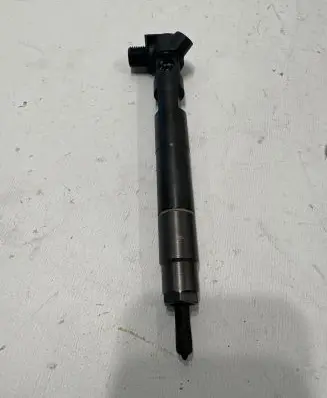Mercedes-Benz C W204 Fuel injector A6510700587 EMBR00002D 1110000964863