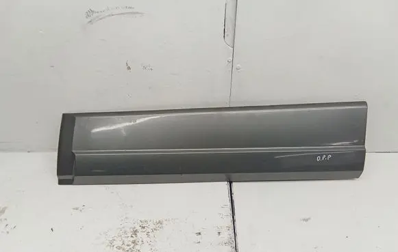 KIA Sorento Front door trim (molding) 877413E001