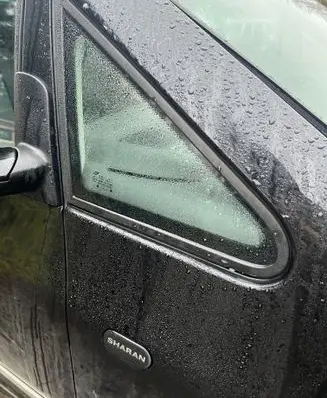 Volkswagen Sharan Front triangle window/glass 