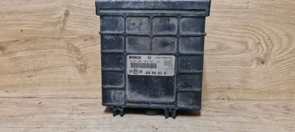 Volkswagen Golf III Engine control unit/module 0281001308