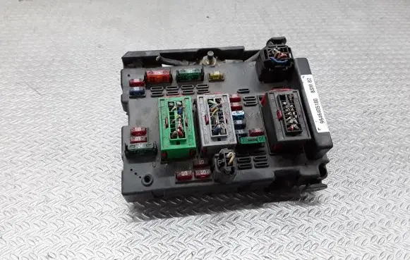 Peugeot 307 Fuse module 9646405180 BSMB2