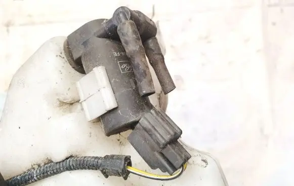 Ford Focus Windscreen/windshield washer pump 1s7117k64fe 1s71-17k64-fe