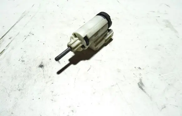 Audi A4 S4 B7 8E 8H Brake pedal sensor switch 8E0927189B