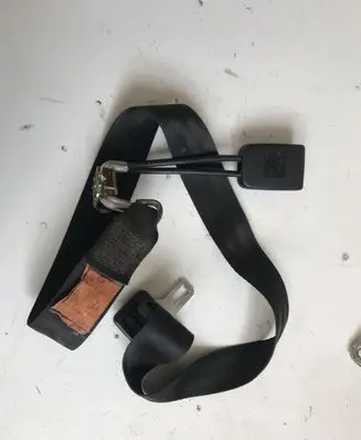 Volkswagen PASSAT B3 Rear seatbelt buckle 357857713D