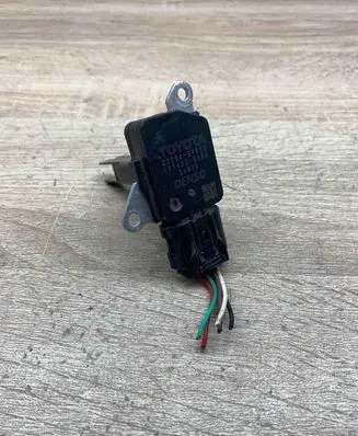 Toyota RAV 4 (XA40) Mass air flow meter 2220437010 1974005080