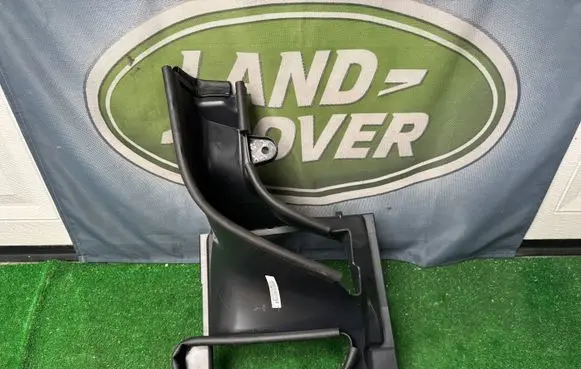 Land Rover Discovery 5 Steering wheel trim HY32-7H460-AD