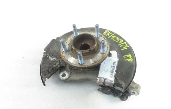 Opel Zafira C Front wheel hub spindle knuckle 