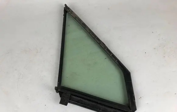 Subaru Forester SJ Front vent window/glass (coupe) 