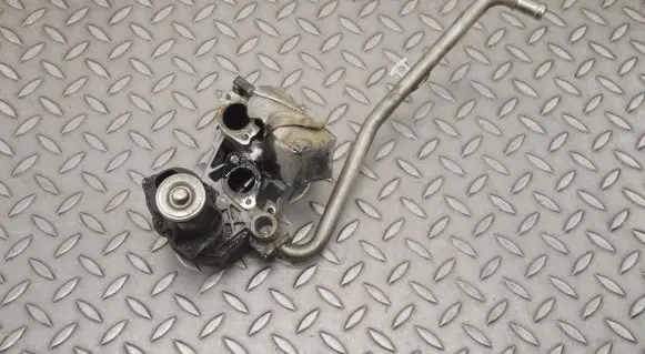 Volkswagen Polo V 6R EGR valve 11042833321