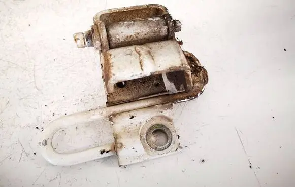 Volkswagen Touran I Rear door lower hinge 1T0833411A