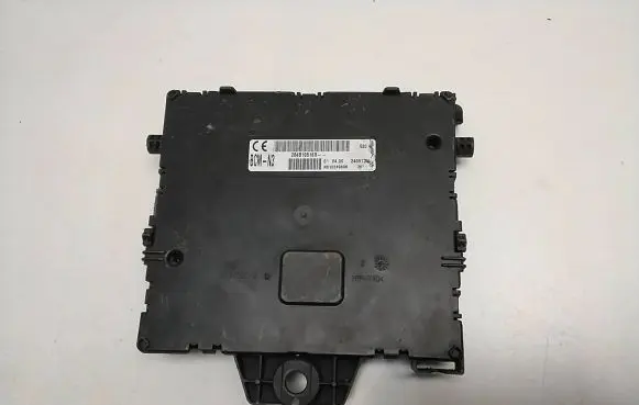 Renault Master III Comfort/convenience module 284B10516R NS10249696 24097342