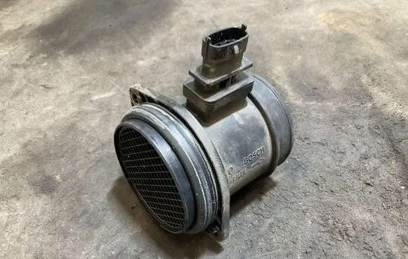 Volvo XC70 Mass air flow meter 30677999 15066103 0281002730