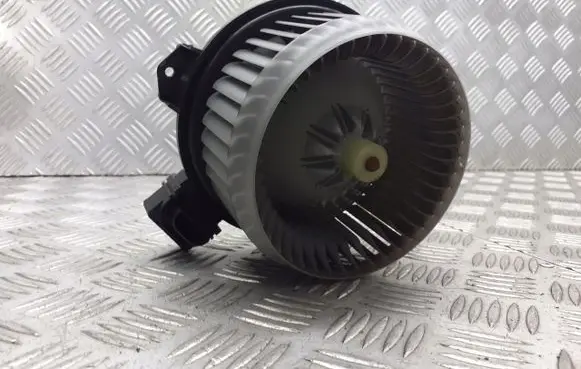 Suzuki Swift I Front door blower motor AV2727000311