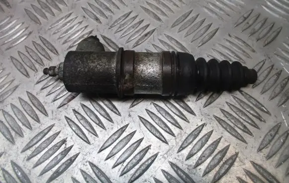 Alfa Romeo GT Clutch release bearing slave cylinder 