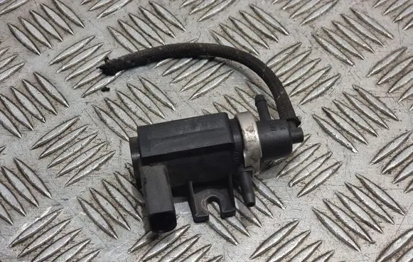 Volkswagen Golf IV Turbo solenoid valve 1J0906627