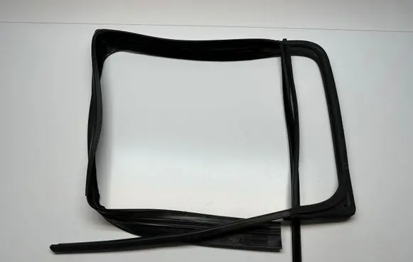 Volkswagen Amarok Rubber seal rear door window/glass 