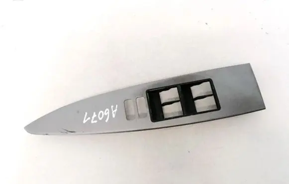Toyota Avensis T270 Front door window switch trim 7423105200 74231-05200