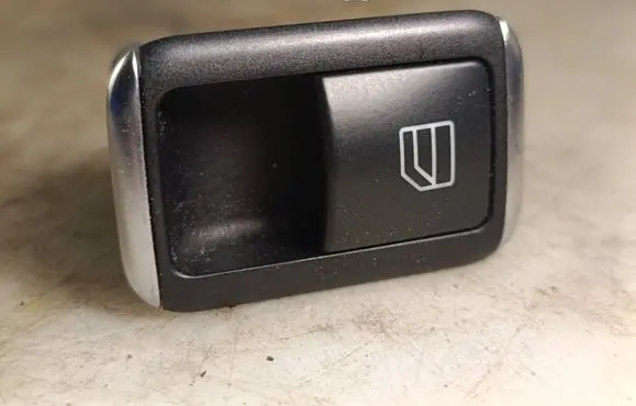 Mercedes-Benz E W212 Electric window control switch 1065654 10021838 A2049055502