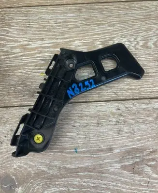 Lexus CT 200H Front bumper mounting bracket 5211576011 52115 76011