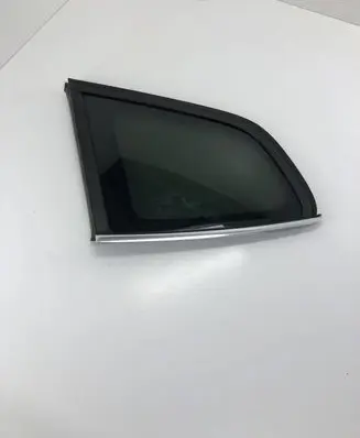 Renault Laguna III Rear side window 833010005R