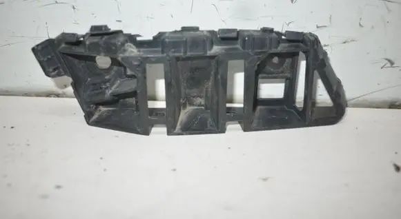 Volkswagen Tiguan Fender mounting bracket 5N0807184D