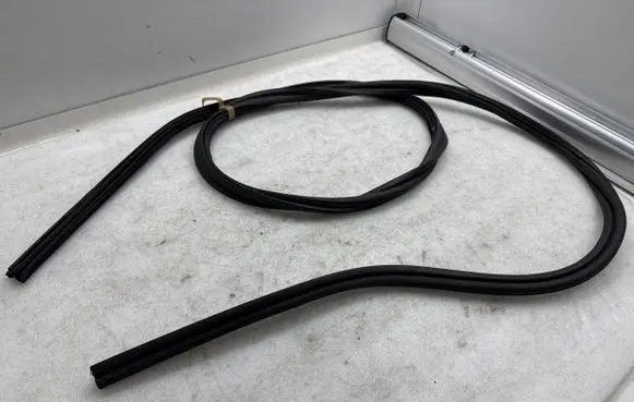 Tesla Model Y Seal rubber (tailgate) 