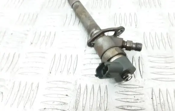 Volvo XC90 Fuel injector 30750283