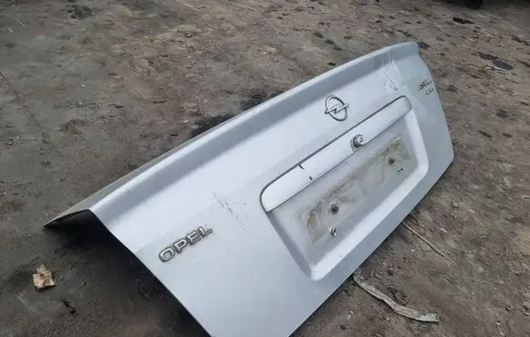 Opel Astra G Tailgate/trunk/boot lid 82L