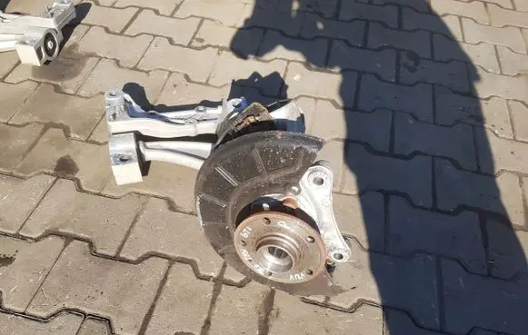 Front wheel hub spindle knuckle