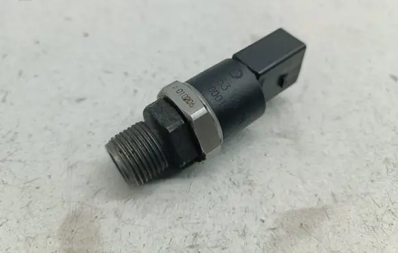 Mercedes-Benz A W168 Fuel pressure sensor 0041531528 0281002239