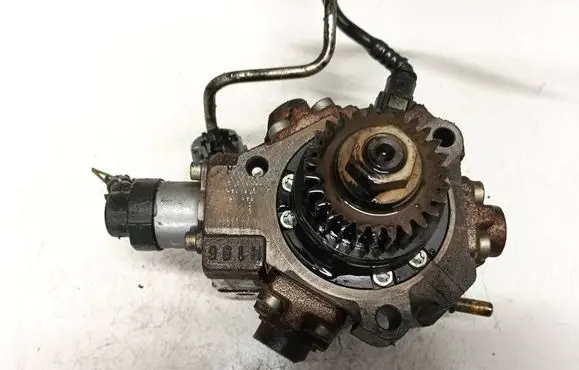 Nissan Qashqai Fuel injection high pressure pump 8200690744 0445010170