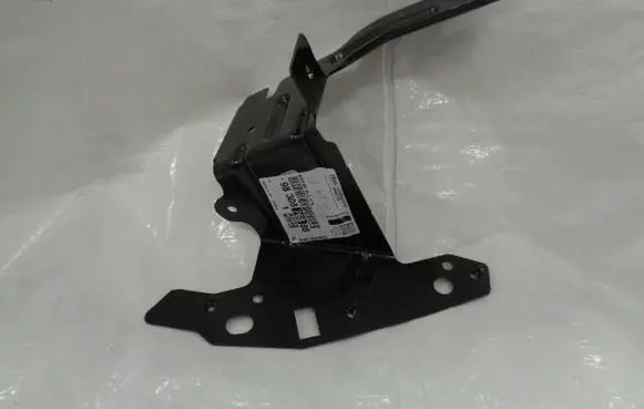 Peugeot 307 Fender mounting bracket 9830876880