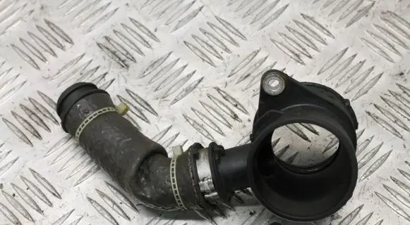 Volvo V40 Air intake hose/pipe AV616C784AE
