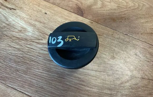 Audi A4 S4 B6 8E 8H Oil filler cap 06C103485L