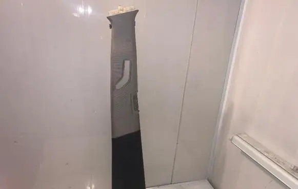 Volvo XC90 (B) pillar trim (bottom) 