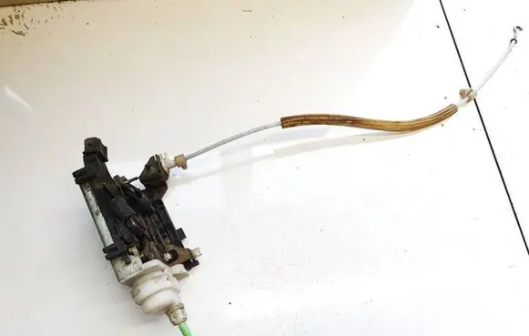 Audi A6 S6 C4 4A Front door lock 4a0173