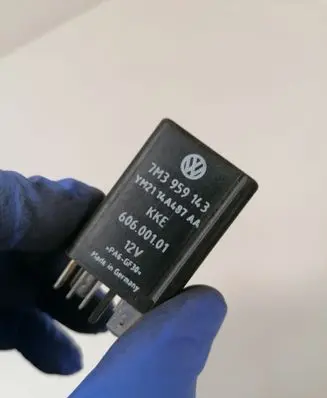Volkswagen PASSAT B6 Other relay 7M3959143