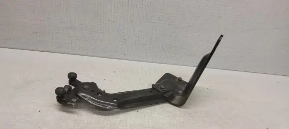 Chrysler Voyager Sliding door lower roller guide/hinge 015GYA7M 019KDA7M