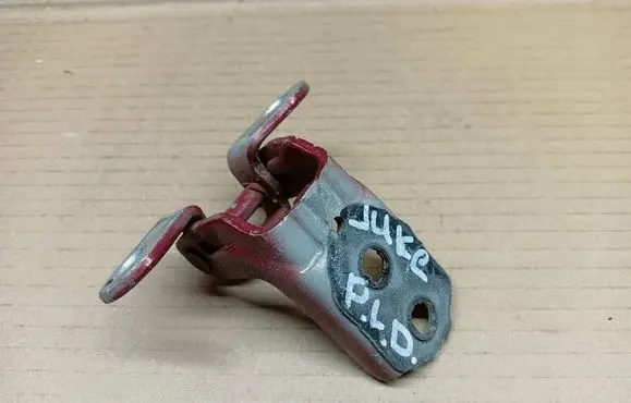 Nissan Juke I F15 Front door lower hinge 