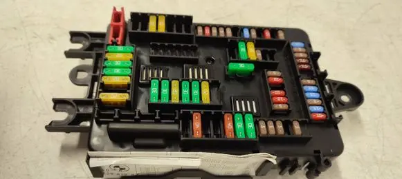 BMW X6 F16 Fuse module 6819651