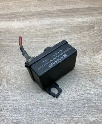Volvo S40, V40 Glow plug pre-heat relay 7700867558C