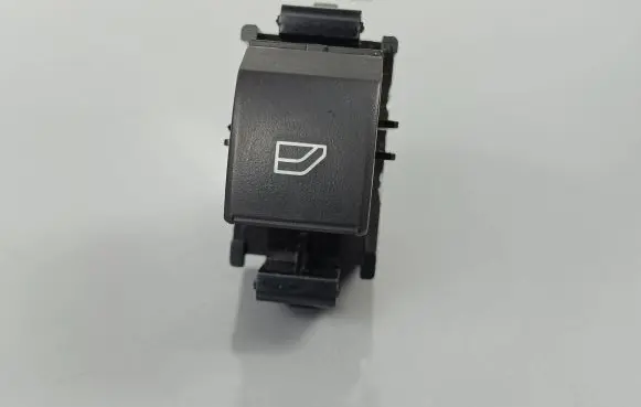 Mitsubishi Eclipse Cross Electric window control switch 8608A415