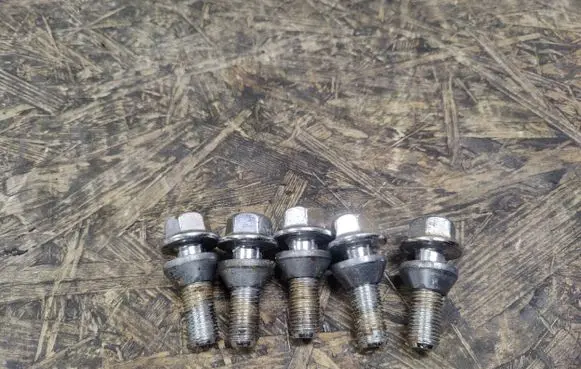 Volvo XC60 Nuts/bolts 