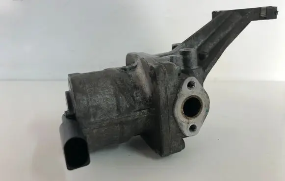 Volkswagen Jetta V EGR valve cooler 07K131351