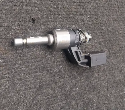 Volkswagen Golf V Fuel injector 03C906036E